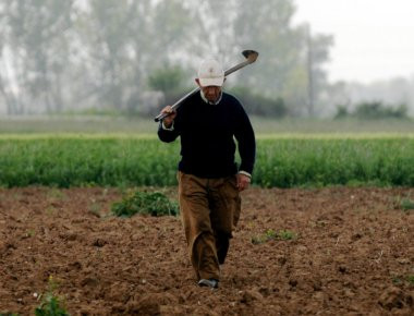 «Τσεκούρι» στη σύνταξη σε όσους έχουν αγροτικό εισόδημα